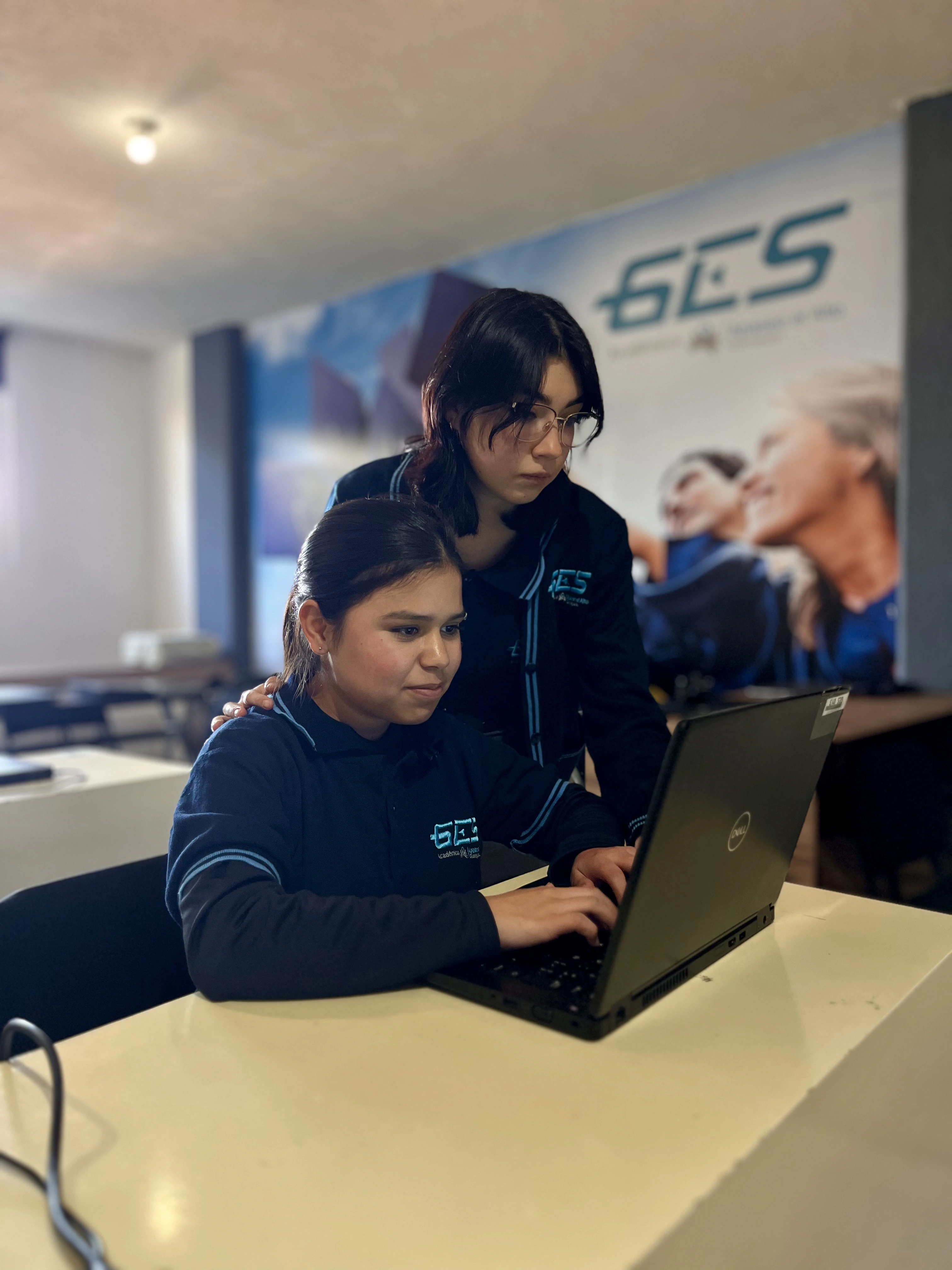 Bachillerato Técnico Universidad UGES - Programación Recursos Humanos y Logística